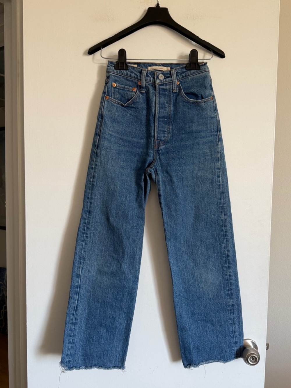Levi’s Premium Denim Classic Blue Ribcage Straight 5 Button Fly Jeans size 24